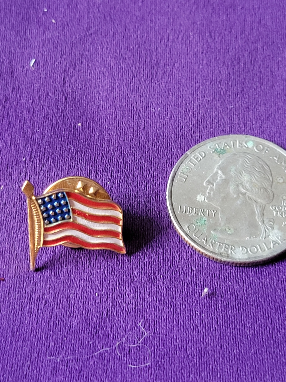 American Flag Enamel Lapel Pin - Small Patriotic Pin Vintage